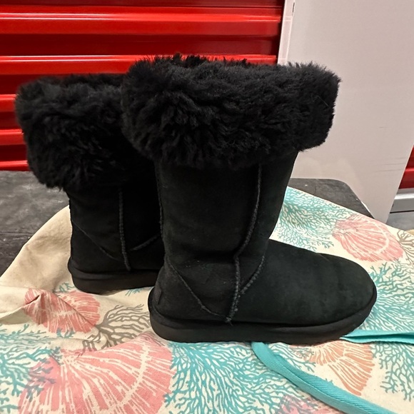 UGG Women’s Classic Black Tall Boots Size 8 - Picture 2 of 7